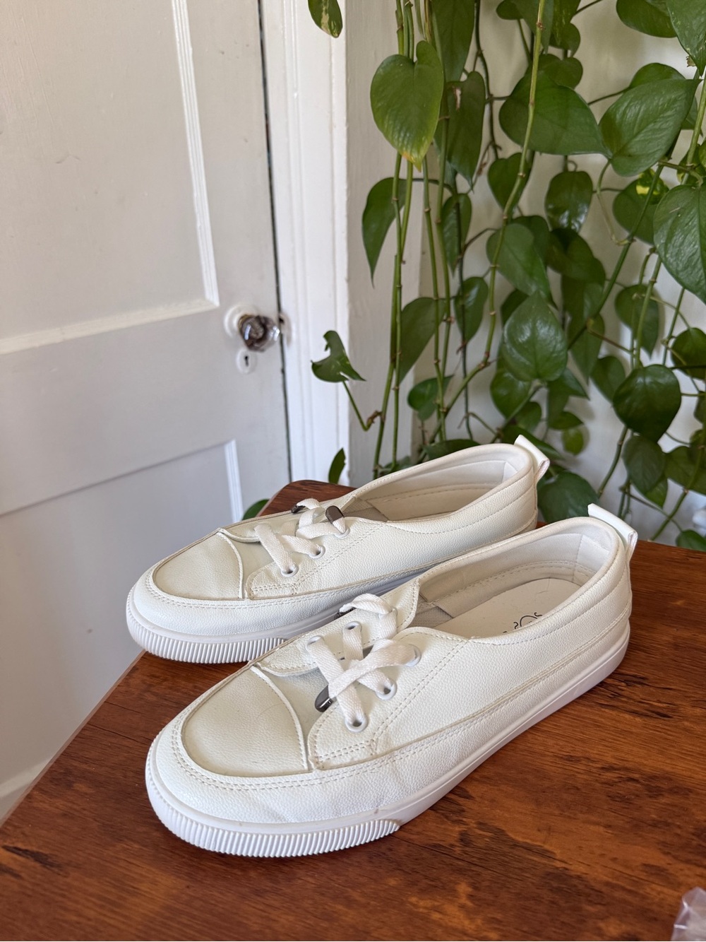 Women's Casual Lace-Up Sneakers in White JIUYOU size 41